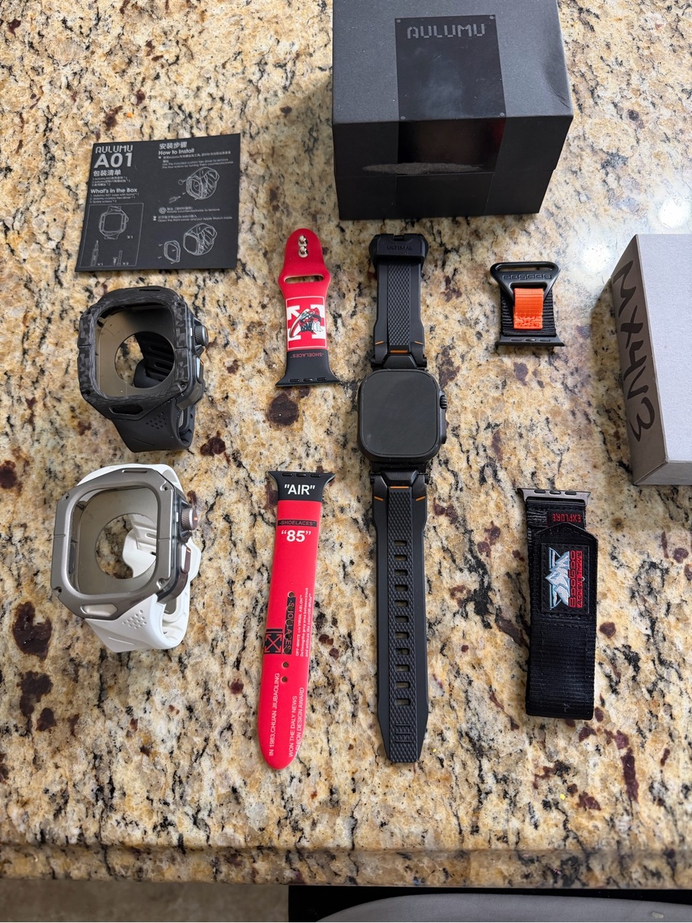Apple Watch ultra 2 black titanium - Picture 2 of 14